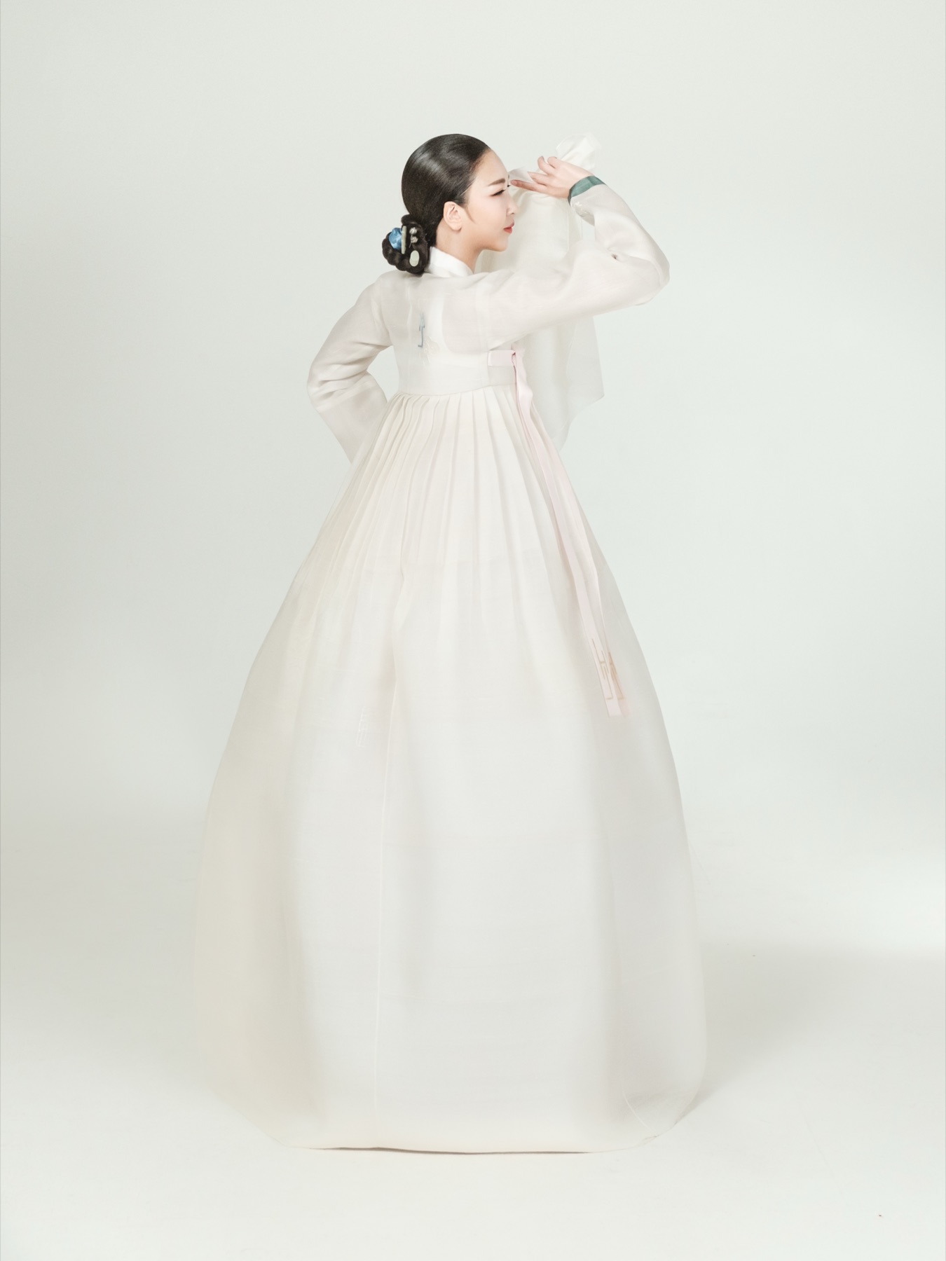 이다연 살풀이, 손을 들어올리는 동작