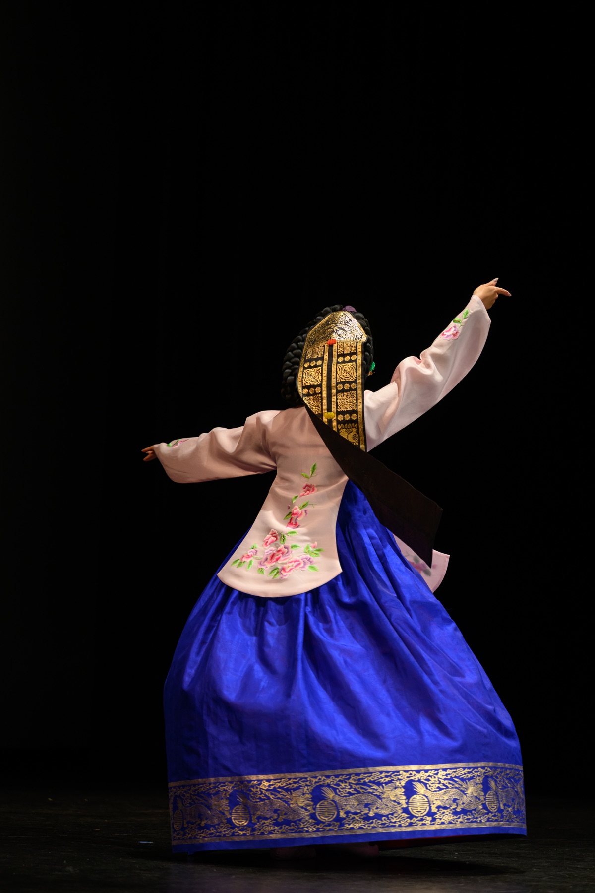 이다연 태평무, 뒷모습 전신
